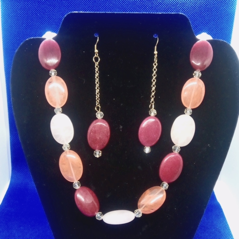🆕 Peach/Ivory/Lt. Plum Oval stones beaded NECKLACE w/ Gold/Lt. Plum EARRING SeT